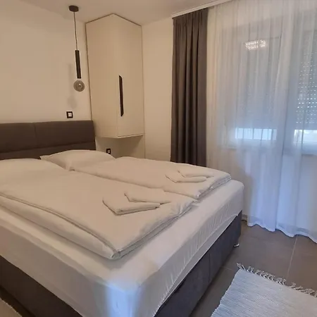 Katarina With Terrace Apartamento *