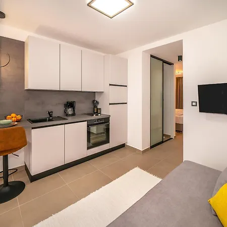 Katarina With Terrace Apartment